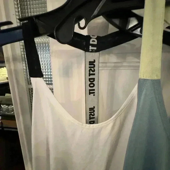 Nike Dri fit athletic racer back tees women’s size small (2) - Picture 4 of 9